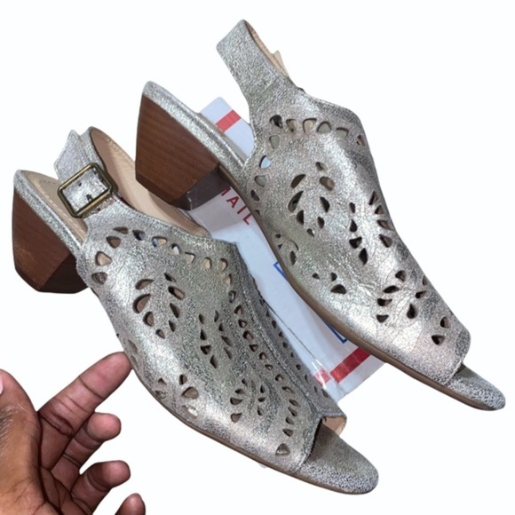 VELLIE OILED LEATHER LASER CUT BLOCK HEEL SANDAL - Picture 3 of 3